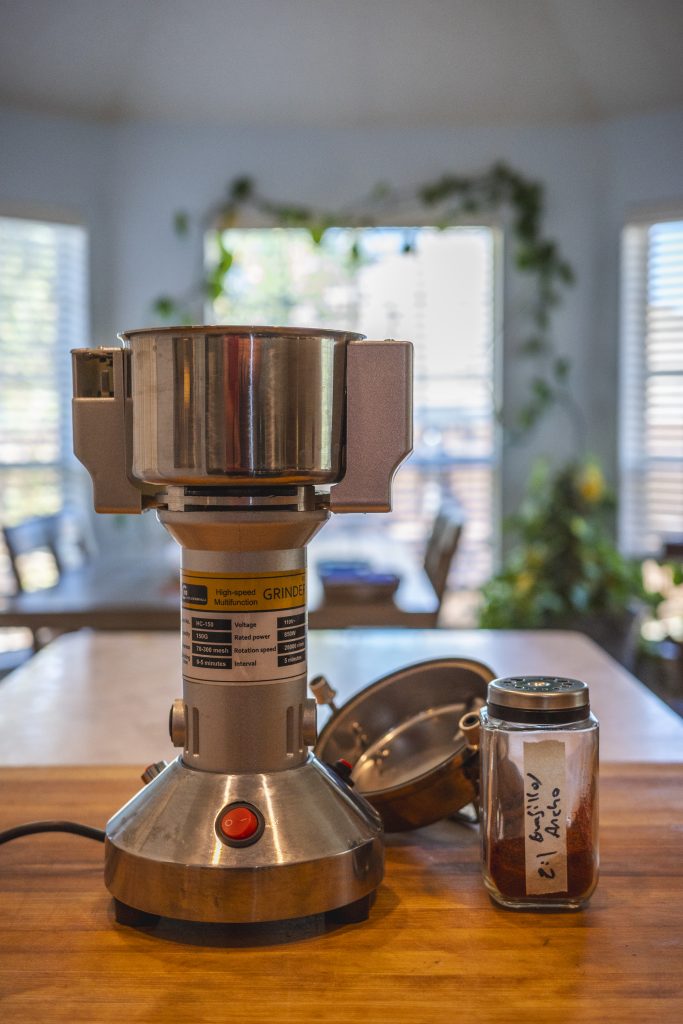 Large spice grinder